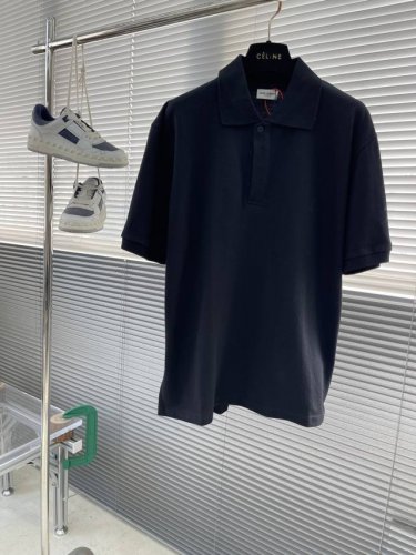 Saintlaurent Slp标识刺绣polo衫 定制超绵珠地全棉奢华 透气干爽 舒适贴肤 以其纯净的白色调 演绎着高雅与简约的完美融合 胸前Ysl标识刺绣标