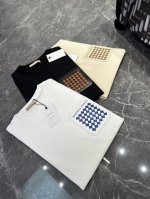 Bv 25Ss最新刺绣新品短袖！最顶级的品质专柜原单，顶级制作工艺进口面料，专柜款独特设计，采用进口高端订制进口丝线手感一流！ 颜色：黑色 白色 米色 码数：X