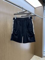bbr 2540春夏新款男士休闲短裤 高端货简洁时尚大方 定制原版进口面料 简洁利落又清爽 品质做工细节经得起任何形式检验简约大方百搭款 上身优雅帅气，焕然一新