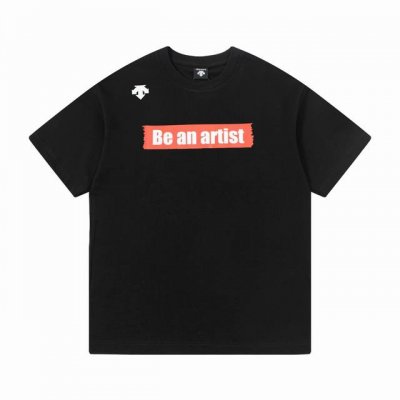 高版本 迪桑特 Descente 25Ss 新款印花短袖 采用280G专用双纱厚重面料 采用进口康丽机直喷白癦印花工艺 宽松版型 男女同款 码数：1 2 3 4