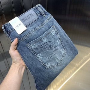 Dior迪奥 2025新品男士牛仔裤 面料弹性好 独家发售 官网同步 时尚优雅 重工艺设计 采用原色酵母水洗工艺 精选进口重磅丹宁牛仔面料 配专柜五金装饰 真皮