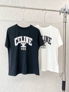 25新款 Celine以简约优雅短袖上衣 T恤正面印有 Celine paris 字样和品牌标识 经典的基础款服饰宽松版型不挑身材2色3码