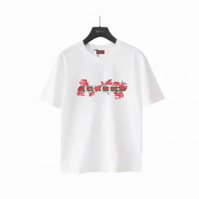 实拍细节图+尺码表 Gucci 古驰 红花蜻蜓Logo印花短袖 进口百分百纯棉面料，穿着舒适透气 胸前印花清晰细腻，非小工厂P可比 档次高很有质感，简单大方得体