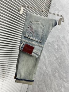 古 独家专供新款古驰潮男时尚休闲牛仔裤，高端欧版原单裤子，潮流时尚休闲裤子 透气舒适度高，细节无可挑剔，品牌元素设计理念，体现高品质。呈现休闲裁剪，上身版型超赞