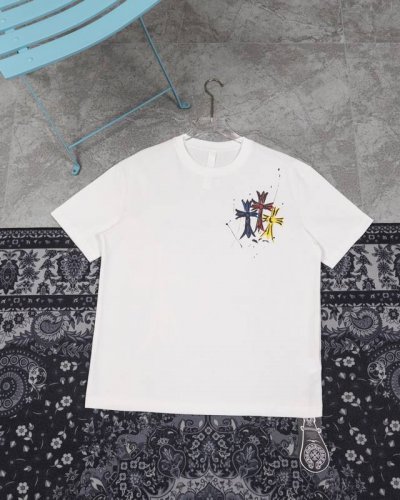 款D26 克罗心 顶级复刻 重磅爆款 顶级Tee 强势上新 Chrome Hearts S S25 重工十字架泼墨涂鸦印花金圆领短袖T恤 定织顶级100%水洗棉