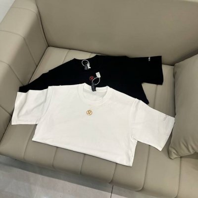 掌柜力荐，贸易公司出北美奥莱订单。 Lululemon 露露乐檬 小Logo绣花袖子立体硅胶印花饱满宽松休闲时尚百搭纯棉吸汗透气短袖T恤。 它区别于常规设计，采