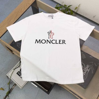 高版本 2025新款Moncler蒙口公鸡字母图案Logo印花休闲情侣宽松短袖T恤，独一无二的活性环保面料染色，32支双纱精梳纯棉爽滑手感，纯棉不起球不起毛，面
