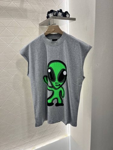 Balenciag*2025新品上架 油墨印花无袖上衣 定制Yb原生全棉材质 透气舒适 质感十足 宽松落肩阔袖无袖T恤裁剪 凸显品牌格调 采用克重纯棉制成 略带