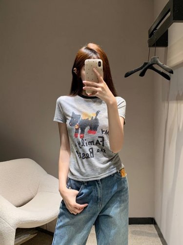 25Ss春夏新款 卡通趣味小狗字母印花圆领短袖T恤丨独家高版出品！本期强推可闭眼入的爆款T恤闪亮登场！印花设计趣味满满 打破单调感 一整个上身就是减龄少女！走在