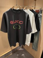 Gucc*古家 2025春夏系列基础圆领套头短袖T恤，男女同情侣款休闲宽松棉质圆领短袖T恤衫！贸易公司渠道稀出，同步官网发售 ！ 2025春夏最新系列，经典时尚