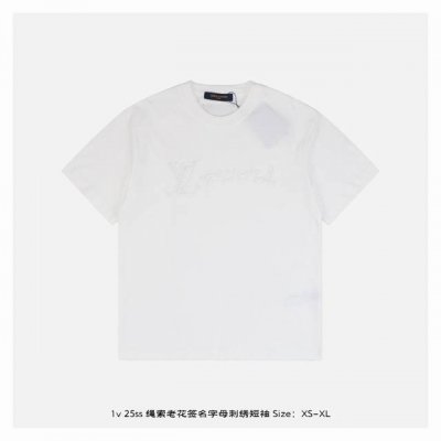 lv 25Ss 绳索老花签名字母刺绣短袖 面料采用230克重精梳棉，定制32支1*1螺纹，成衣两遍水洗处理，面料舒适亲肤无异感，定制定染面料，纺织密度高，垂感佳