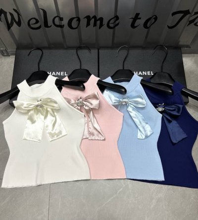 新品上线 款号:27397# #巴尔蝴蝶挂脖背心实拍图