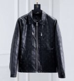 P440 路易威登Lv 官网同款，同步发售！2025春季新款男士皮衣夹克外套，原单三标齐全高端版本！专柜定制面料 透气舒适度高，细节无可挑剔，品牌元素设计理念，