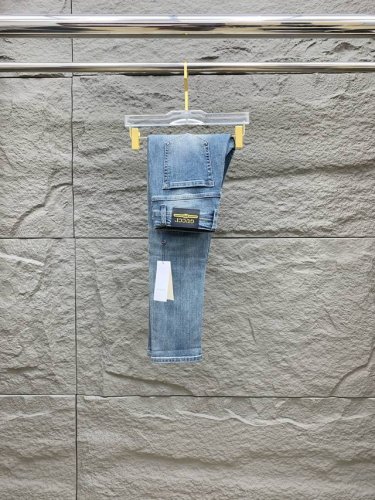 古驰 新品 高端独家发售 25Ss四季款超燃炸街系列之最牛仔裤 独家隆重推出 原版定制高端品质面料 定制五金版型修身剪裁 面料带弹力 微弹上身舒适度超高 必爆单