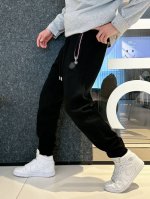 蒙口 顶级货品 2025春夏新款休闲裤！官网同步发售。品牌经典Logo休闲裤 ，定制面料，舒适度极好，手触感强烈。辨识度极高，完美品相工艺。 尺码：M-3Xl
