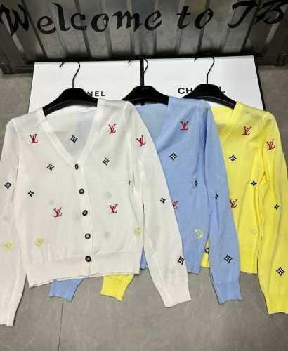 Louis Vuitton Lv 驴家彩色字母四叶草刺绣V领针织开衫 款号：25670104371 颜色：白色 蓝色 黄色 尺码：均码 80-125斤