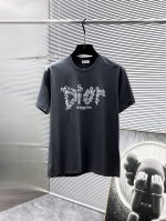 迪奥 Dior 新款 圆领 短袖 T恤 体恤 半袖 ，高端版本！专柜定制面料 透气舒适度高，细节无可挑剔，品牌元素设计理念，体现高品质。手感细腻柔软！呈现休闲裁