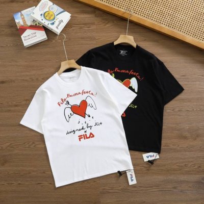 品牌：斐乐 Fila 尺码：M-L-Xl-Xxl-Xxxl 颜色：白色-黑色 类型：男士运动速干T恤 材质：260克高克重运动户外科技棉 领型：正肩款圆领 袖长