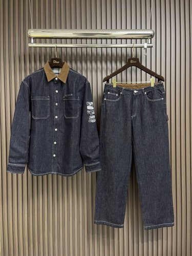 上衣P420 裤子P310 dior 2024Ss新款牛仔夹克外套牛仔裤套装，来自 Dior Archives Labels 系列，全新演绎经典单品。采用海军蓝