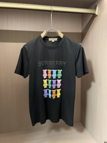 Bur 2025春夏新品 经典百搭款 圆领短袖T恤 每年必出的单品！简单大方设计 干净利落剪裁 采用进口顶级丝光面料 柔软细腻 男人的衣柜都少不了基础 随时随地