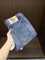巴宝莉 2025新款新品 专柜有售 实体店极品牛仔裤专柜原版1:1好货 适合各个年龄段 市场最高版本的欧洲进口面料 舒适柔软亲肤 上身效果超级棒时尚百搭 笔挺有