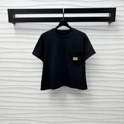 Louis Vuitto*2025新品上架 口袋短款 定制Yb进口全棉材质 透气舒适 质感十足 素色打底 饰以金属徽标点缀于口袋装饰 彰显品牌调性 让简单款式更