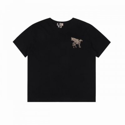 Hermes 爱马仕 飞马刺绣圆领短袖 触及到心底的温暖 今年H家的秋冬最新款，胸口经典飞马刺绣！客供棉质纤维纱线材质精心制作，当它贴身的第一瞬间，完全是零压力