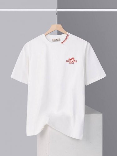 hermes 爱马仕，2025 Ss春夏限定款 领口Logo刺绣 简约百搭圆领短袖T恤男女同款 高品质，高克重，280克 .爱玛仕 新款T恤，刺绣字母品牌Log