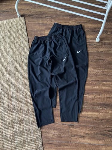 nike 耐克 男子运动跑步训练速干透气拉链裤脚梭织长裤 货号:Bv4841-010 今夏最帅的速干长裤单品 轻盈的梭织面料 上身体感绝对让你爱不释手 升级版面