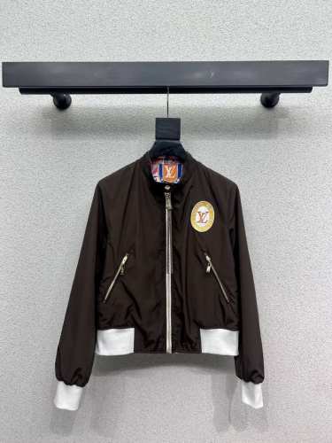 L家海报印花双面穿夹克外套 时尚帅气 高版出品！很独特的品味与个性经典款版型设计简洁而优雅 独特的工艺 多了一份精致与细腻 高品质 尺码Sml