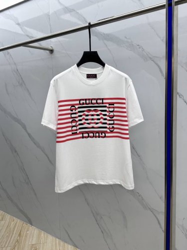 Gucci*古驰 2025Fw春夏新品圆领打底外穿T恤 立体感Logo设计 常规半袖纯棉打底T恤 棉 手感面糯有骨感 柔而有韧性 工艺处理 韧性和抗皱性能得到大