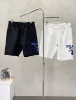 prada普拉达独家专供新款短裤高端版本！专柜定制面料 透气舒适度高，细节无可挑剔，品牌元素设计理念，体现高品质。手感细腻柔软！呈现休闲裁剪，上身版型超赞！码数