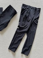 hellyhansen Hh 夏季速干防晒 男款 户外休闲款，款式简约，实则整条裤子充满细节。 左侧实用性插兜口袋设计。增添时尚运动感。 立体硅胶字母标拉链、锁