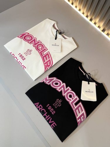 moncler蒙家 2025春夏最新男女同款贸易订单短袖T恤，全品相！！网红款！采用Logo图案压胶设计！上身舒适透气，不僵硬，整体有着丰富的立体感，品质出口订