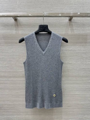 独家首发高端原单品质！Lp高级感穿搭 25S春夏新品，高级色系慵懒自在的氛氛围！叠搭极简老钱风穿搭V领坑条小背心。超细真丝羊毛奢华神秘又高贵！进口纱线瑞士机织1
