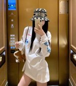 上新！ 高品质！克罗心Chrome Hearts春季新款渐变十字梵文字母情侣款长袖T！宽松版型！ 采用顶配230克凯迪纯棉爽滑面料！高端面料体感无敌！ 进口细腻