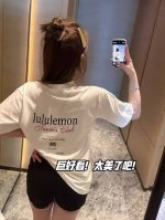 限定联名款重工植绒图案短袖T恤 这件又爱了凭实力刷屏！！ 前后植绒图案敲高级的 意想不到的好看 纯棉260G双纱面料很柔软 真的很舒服 宽松版型下衣失踪特显腿长