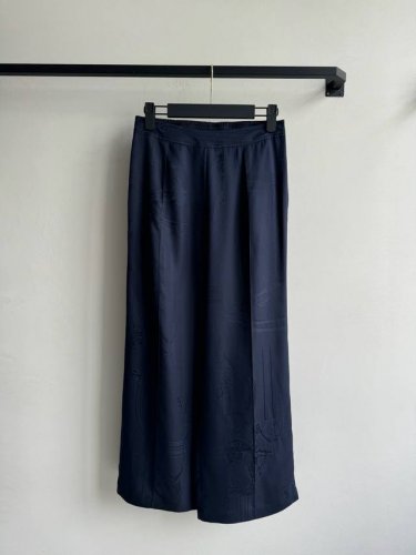 hermé*新款，高货！真丝裤，提花面料，定位剪裁，版型跟做工都是这个ＳＭＬ.