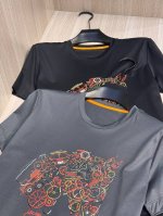 型号Hs005#，爱马家 2025春夏最新机械马头印花男士圆领T恤衫，前身极具代表性的大号马头图案，由多种多样的机械小零件组成，采用高端重工的2500目多色丝网