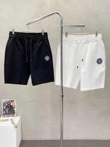 versace范思哲独家专供新款短裤高端版本！专柜定制面料 透气舒适度高，细节无可挑剔，品牌元素设计理念，体现高品质。手感细腻柔软！呈现休闲裁剪，上身版型超赞！