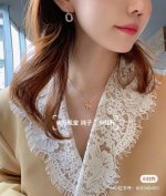 实拍690好礼 代购版 官网同步 配专柜全套包装 宝格丽弹簧镂空带钻项链 又一款大爆款 美美哒 超级好看哈 一直想入弹簧款 突然看到镂空款 而且是镶钻版 爱了