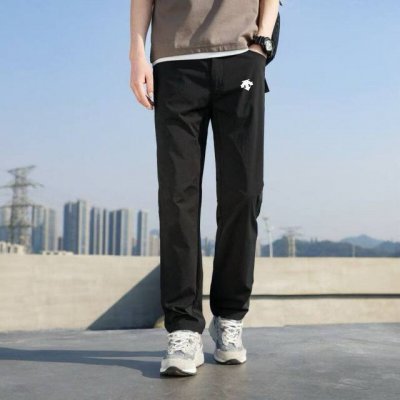 descente 迪桑特男子春夏薄款高端商务休闲系列城市户外科技三防直筒修身休闲长裤 针梭贴合面料 表面梭织防风， 春夏必入爆款秒杀！！！ 没有低端产品也就没有