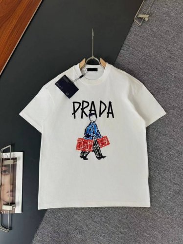 Prad*普拉* 春夏最新款圆领时尚短袖T恤，重克纯棉双纱纯棉面料！贴肤舒适，耐看又好穿，经典简约字母Logo设计，原厂工艺一丝不苟，休闲百搭必备款 码数 S