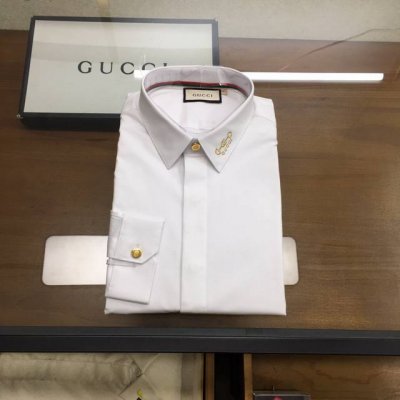 新品 Gu.Ci 2025商务休闲格纹长袖衬衫！ 版型：高端的时尚美学设计结合立体裁剪的版型，使穿着更具舒适性和观赏性。 面料：甄选的顶级瑞士Alumo阿鲁姆公