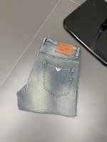 Armani阿玛尼独家专供新款休闲牛仔裤 高端版本！专柜定制面料 透气舒适度高，细节无可挑剔，品牌元素设计理念，体现高品质。手感细腻柔软！呈现休闲裁剪，上身版型