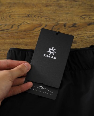 ka1Las凯乐石轻量化薄款速干裤直筒裤！ 弹力耐磨透气！多功能立体剪裁休闲裤！ 专为攀岩设计耐磨、舒适、防风、有弹力。耐磨透气的面料具有防风性。舒适的松紧束腰