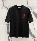 高品质 Burberry 巴宝莉战马Tb拼色刺绣新款T桖！ 25Ss春夏新品，B家战马标识性刺绣Tb字母，采用百灵达万针刺绣，饱满有型，最新配色！ 采用32支2