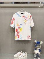 louisvuitton 路易威登320克圆领短袖T恤 标志性四叶草炫彩字母Logo满印涂鸦标识 官方同步 1:1原版开模 时尚个性 百搭潮流 纯原品质 原版洗