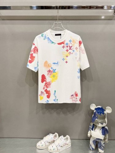 louisvuitton 路易威登320克圆领短袖T恤 标志性四叶草炫彩字母Logo满印涂鸦标识 官方同步 1:1原版开模 时尚个性 百搭潮流 纯原品质 原版洗