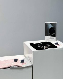 上新 女款P80 2025年Fila斐乐易烊千玺同款Fila聂运蛇女款短袖T恤，2025蛇新年系列之作，运动休闲必选款式，高品质，原版1:1复刻，超高性价比，细